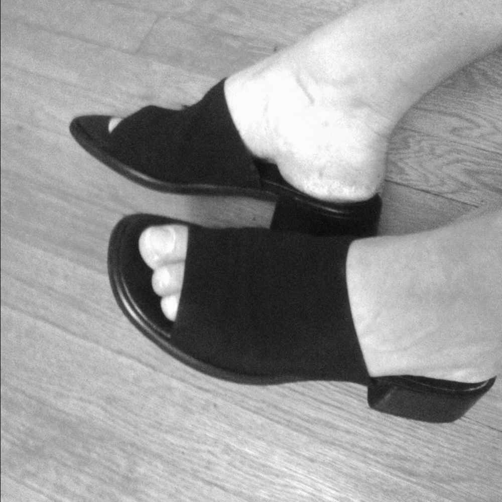 Well-worn women's sandals 👡 ladies size 10 shoes